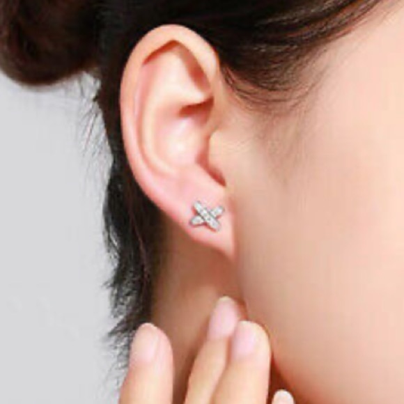 New Sterling silver Unique Stud Earrings - Picture 3 of 5